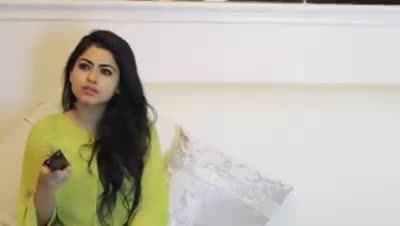 girls " awww" A Bit To much 