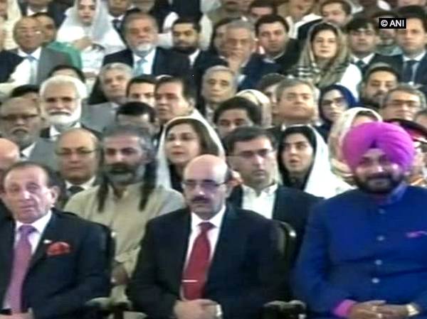 इमरान खान का शपथ ग्रहण समारोह, सिद्धू के बहाने पाकिस्तान ने की यह घटिया हरकत