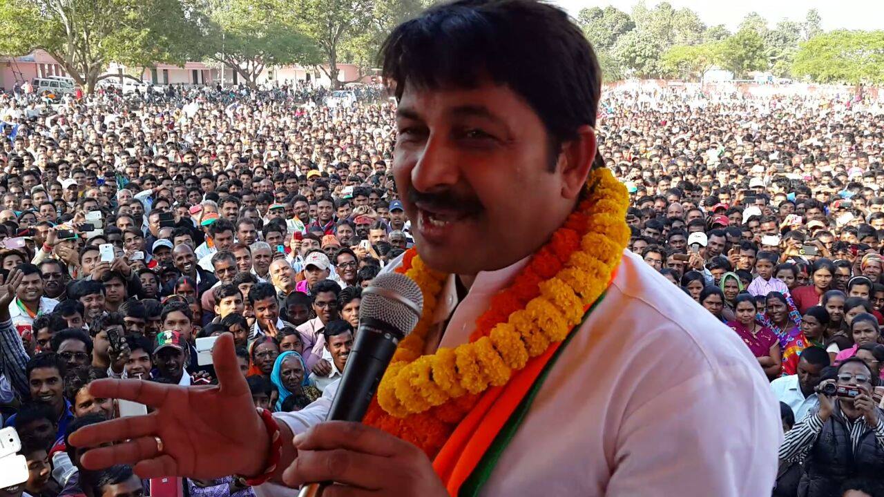 Delhi BJP chief Manoj Tiwari's iphone stolen at anti chinese good rally. 