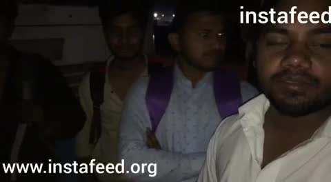 Ek ladka Up roadways bus se takkar khake road pe Gira aur peche se aati hoi gaadi ne uske 2no leg kuchal diye. Bus driver aur gaadi farrar.