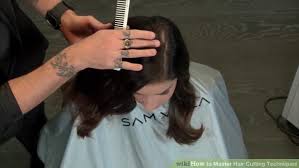 'I don't feel comfortable': Barber defends refusing haircut to woman (CANADA)