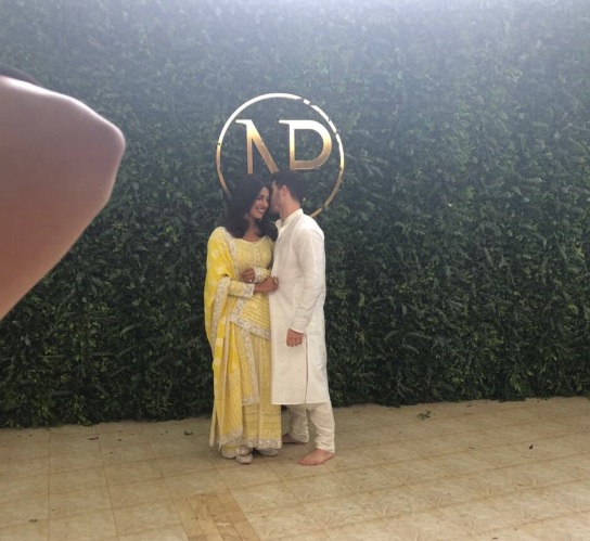 प्रियंका-निक की सगाई के अपडेट्स #PC